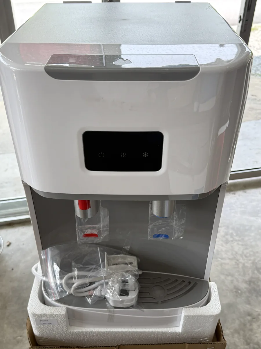 Midea YL1664T · Photographed at Lipken